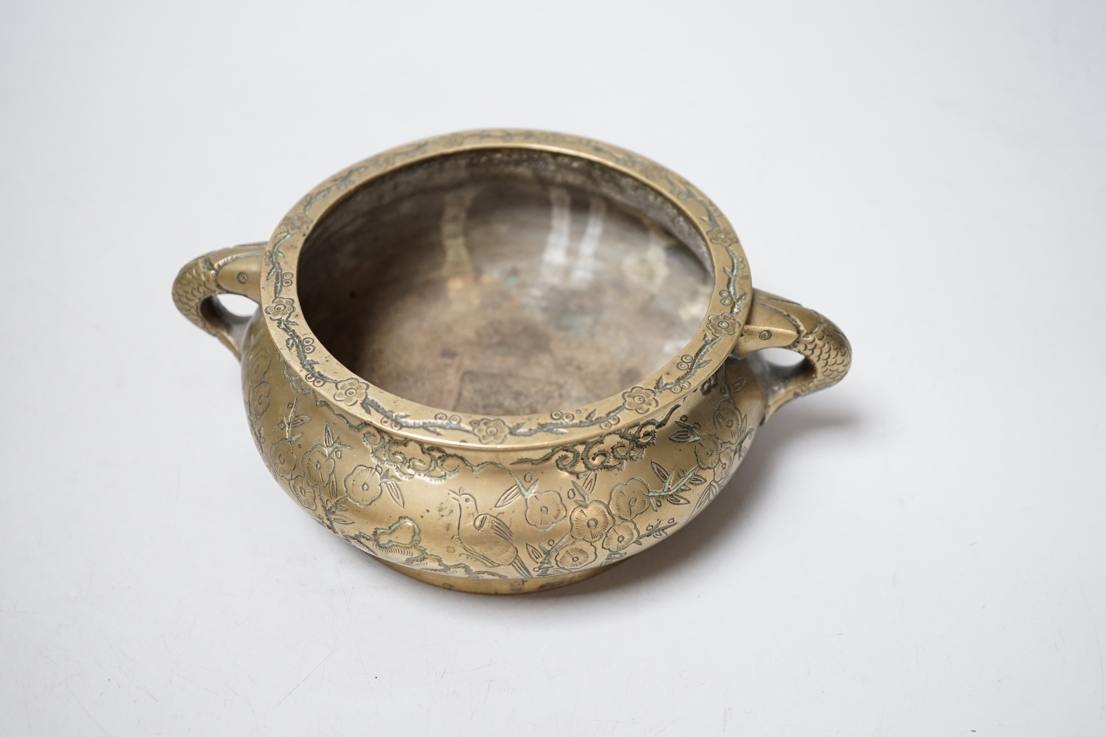 A Chinese bronze censer, early 20th century, 18cm wide